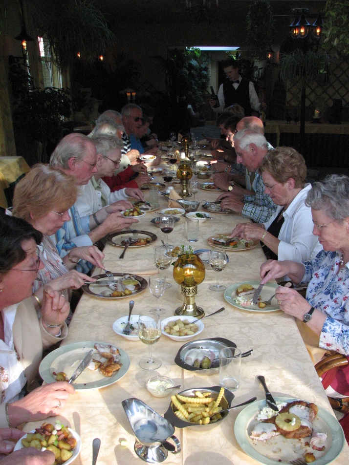 aan het diner 1